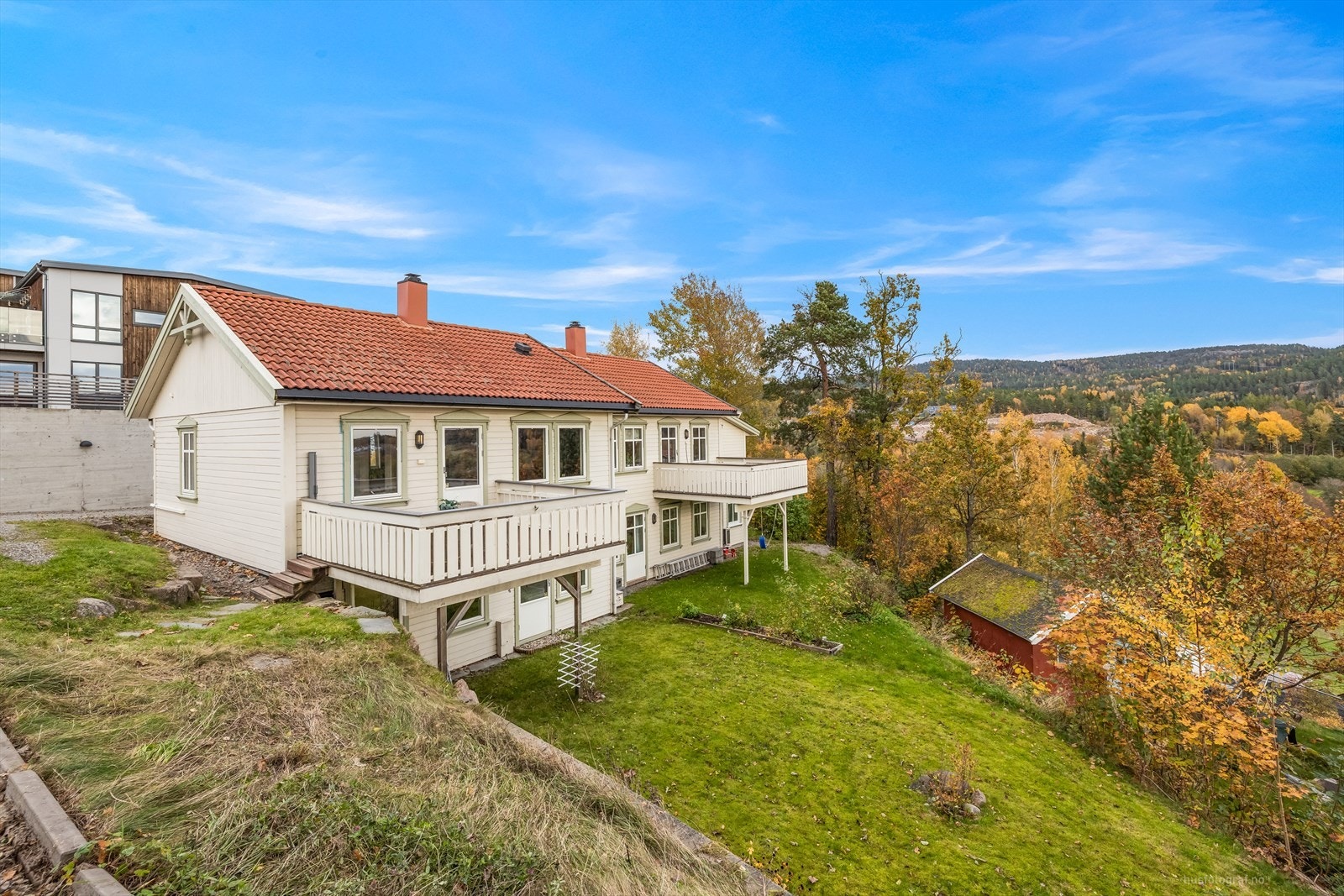 En delikat halvpart med nydelig fjordutsikt - Rolig beliggenhet i blindgate. Galleribilde