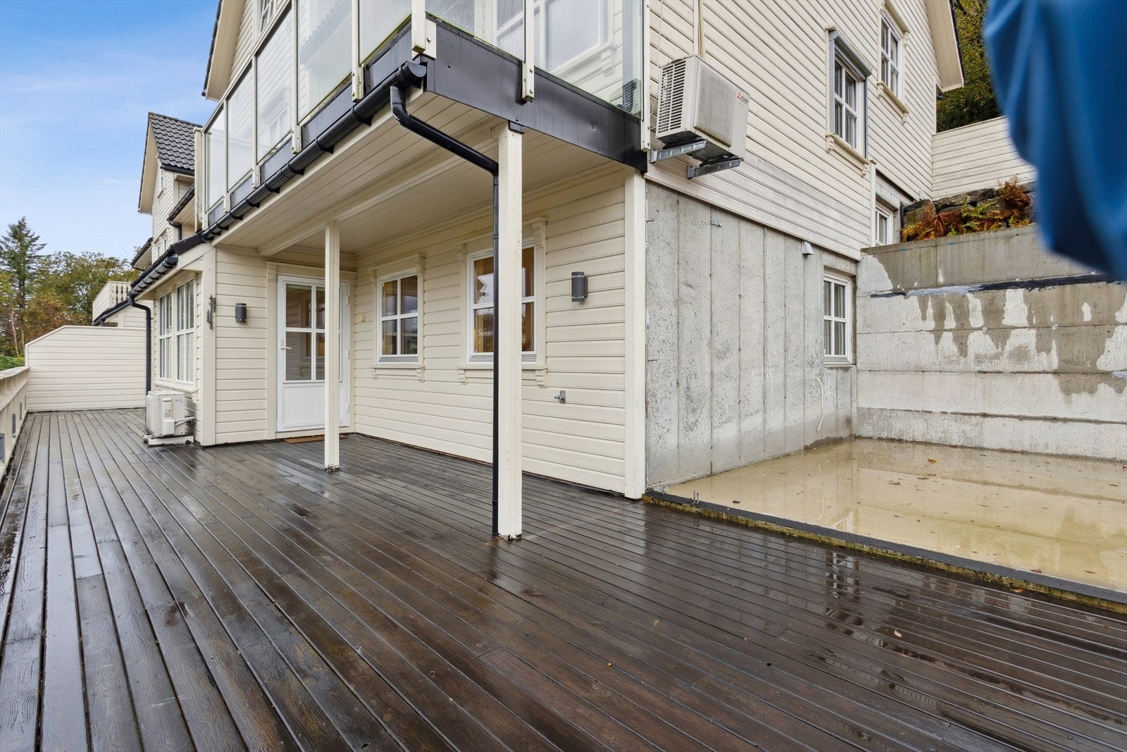 Her er det god plass til diverse utemøblement. Galleribilde