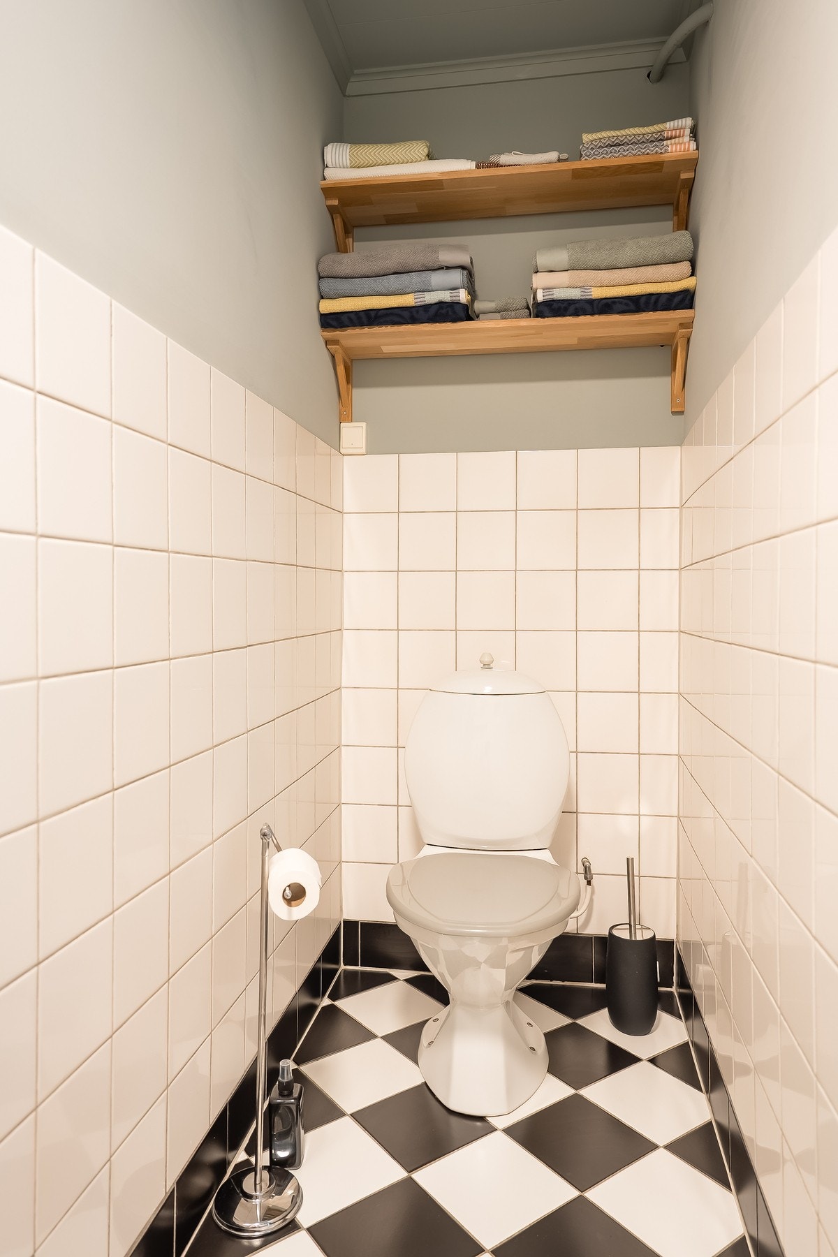 Toalett på badet. Galleribilde