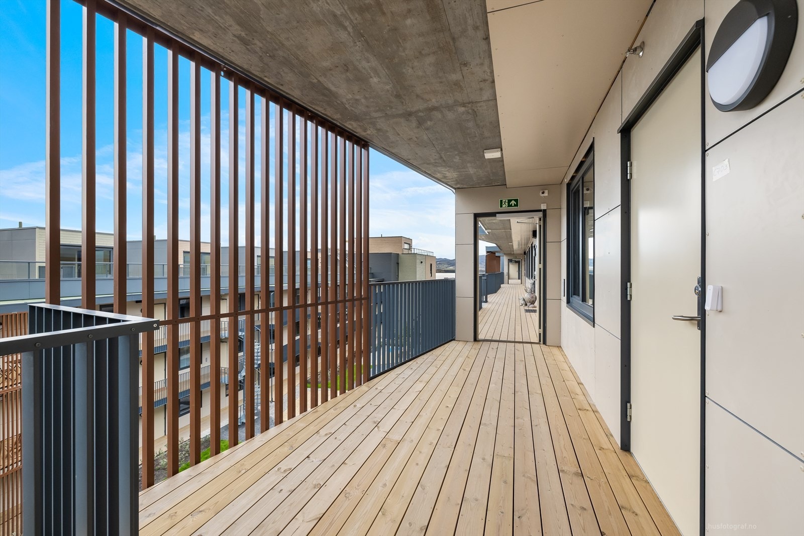 Adkomst til leiligheten skjer enkelt og trappefritt via heis. Galleribilde