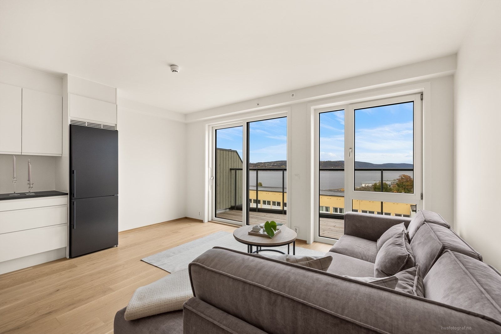 Kjøkkenet har en god utnyttelse av plassen i hjørne. Galleribilde