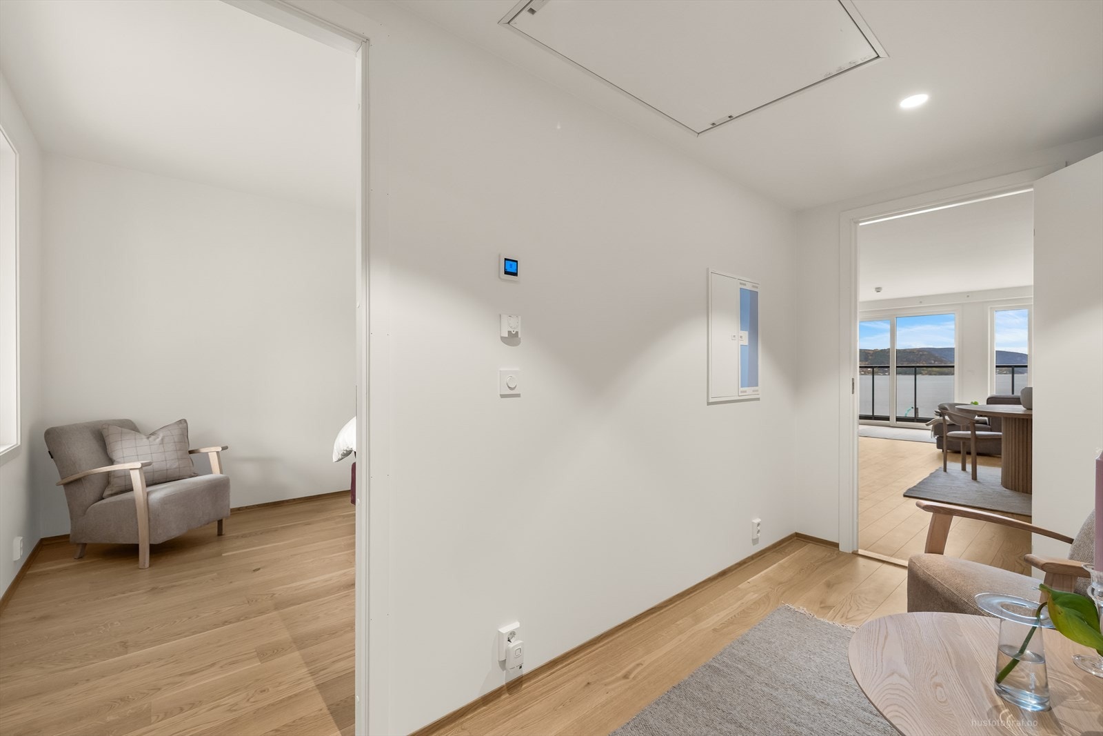 Den lyse og åpne planløsningen, er nøye utformet for å gi deg en funksjonell bolig med effektiv arealbruk. Galleribilde