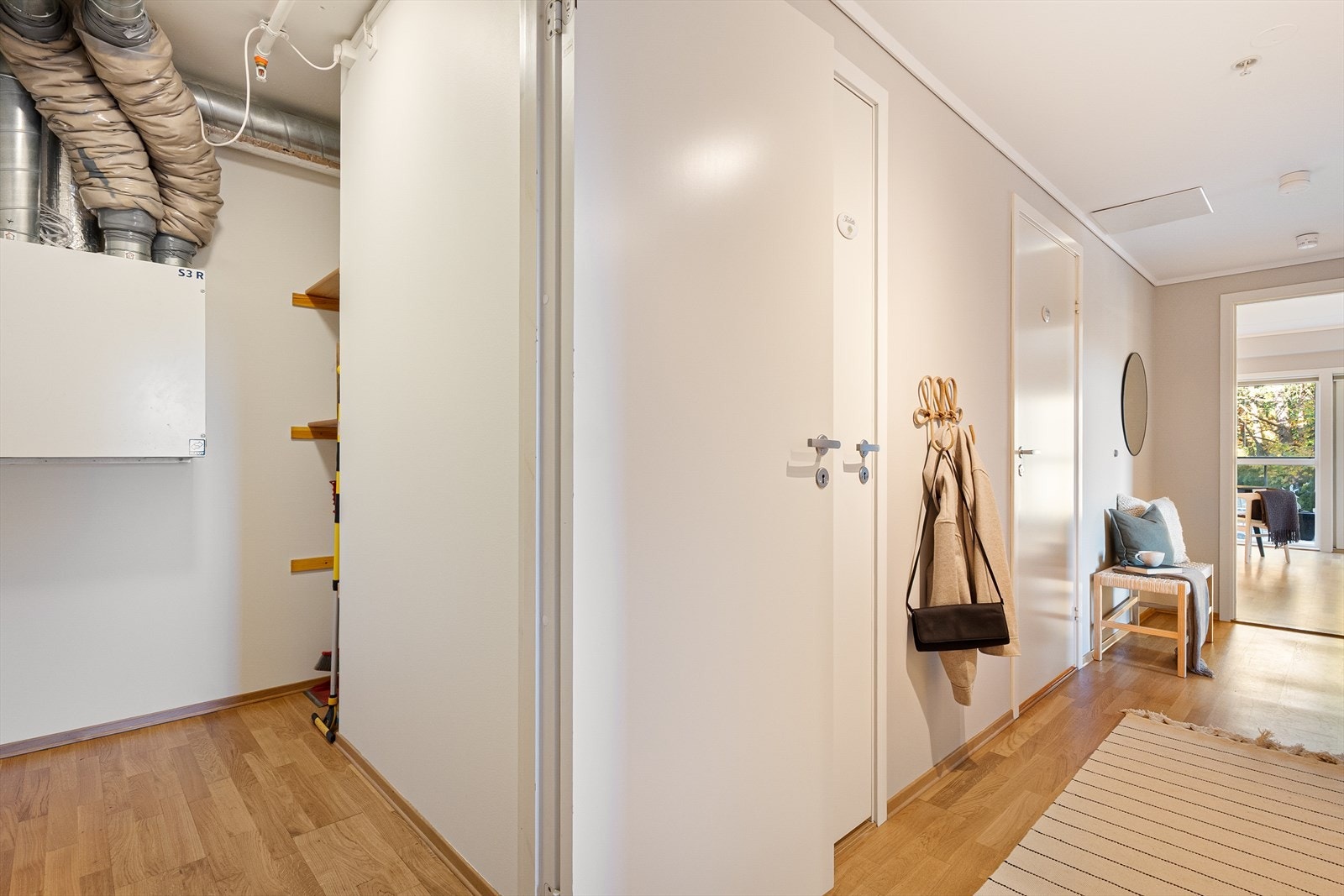 Fra entréen har du også et teknisk rom/bod som er perfekt for oppbevaring. Galleribilde