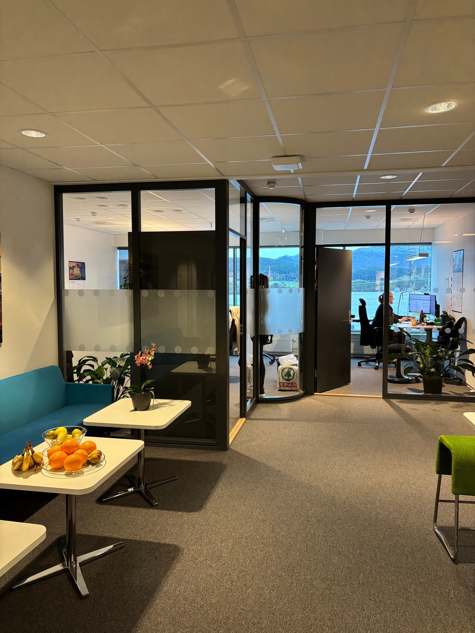 kontorer og Møterom langs utsiden av bygget Galleribilde