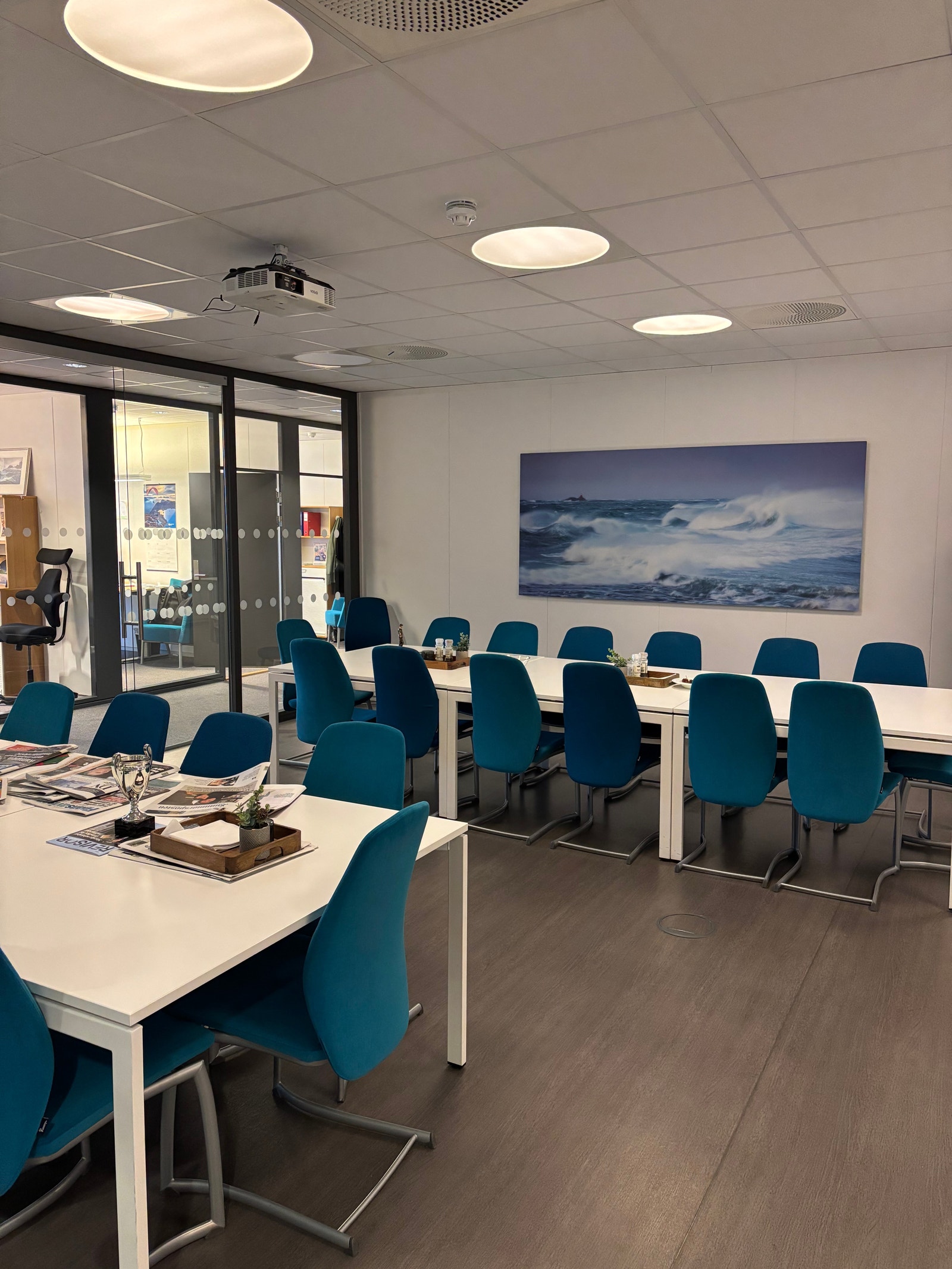 Stor felles kantine midt i arealet Galleribilde