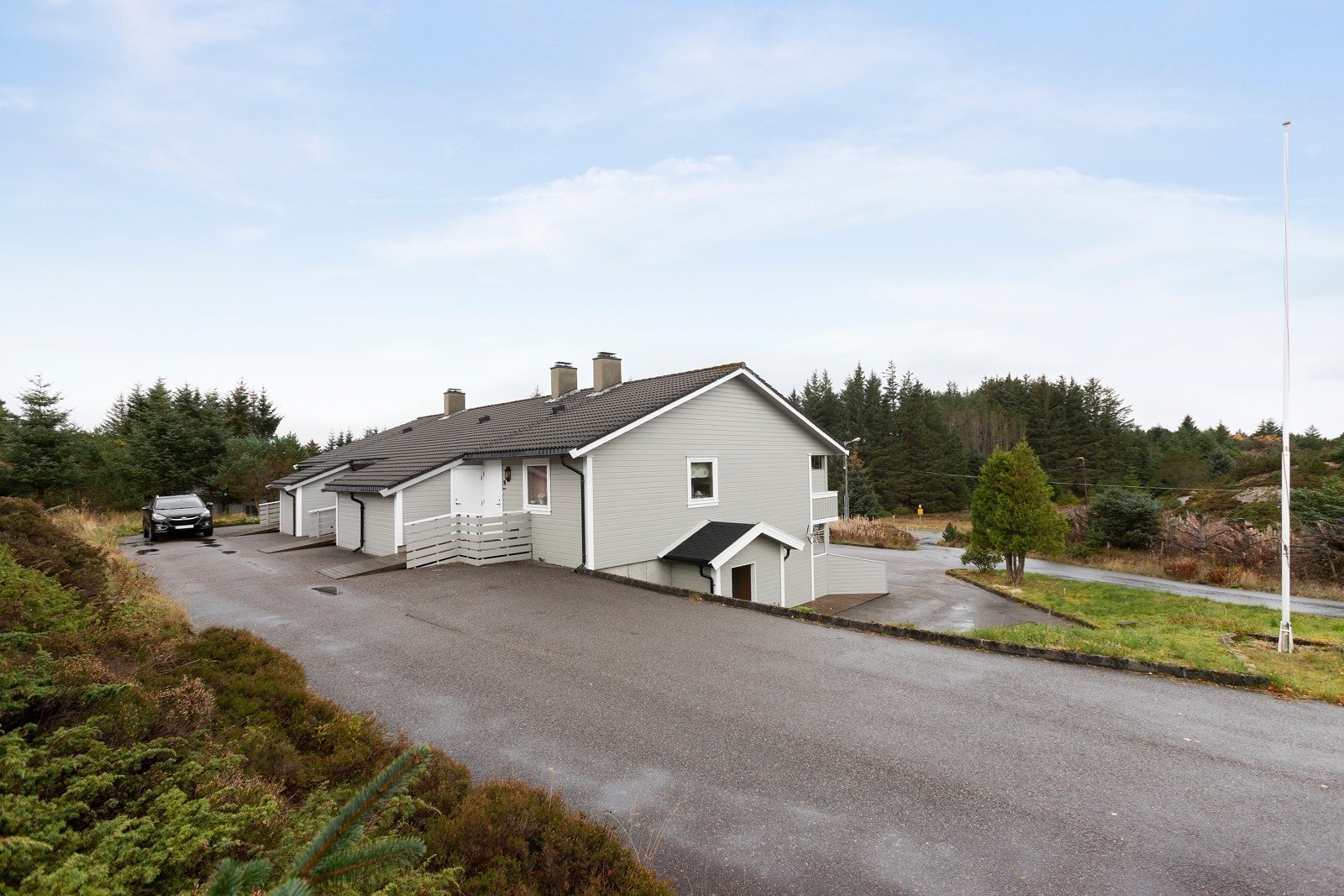 Leiligheten ligger i fine, landlige omgivelser på Seløya i Øygarden. Galleribilde