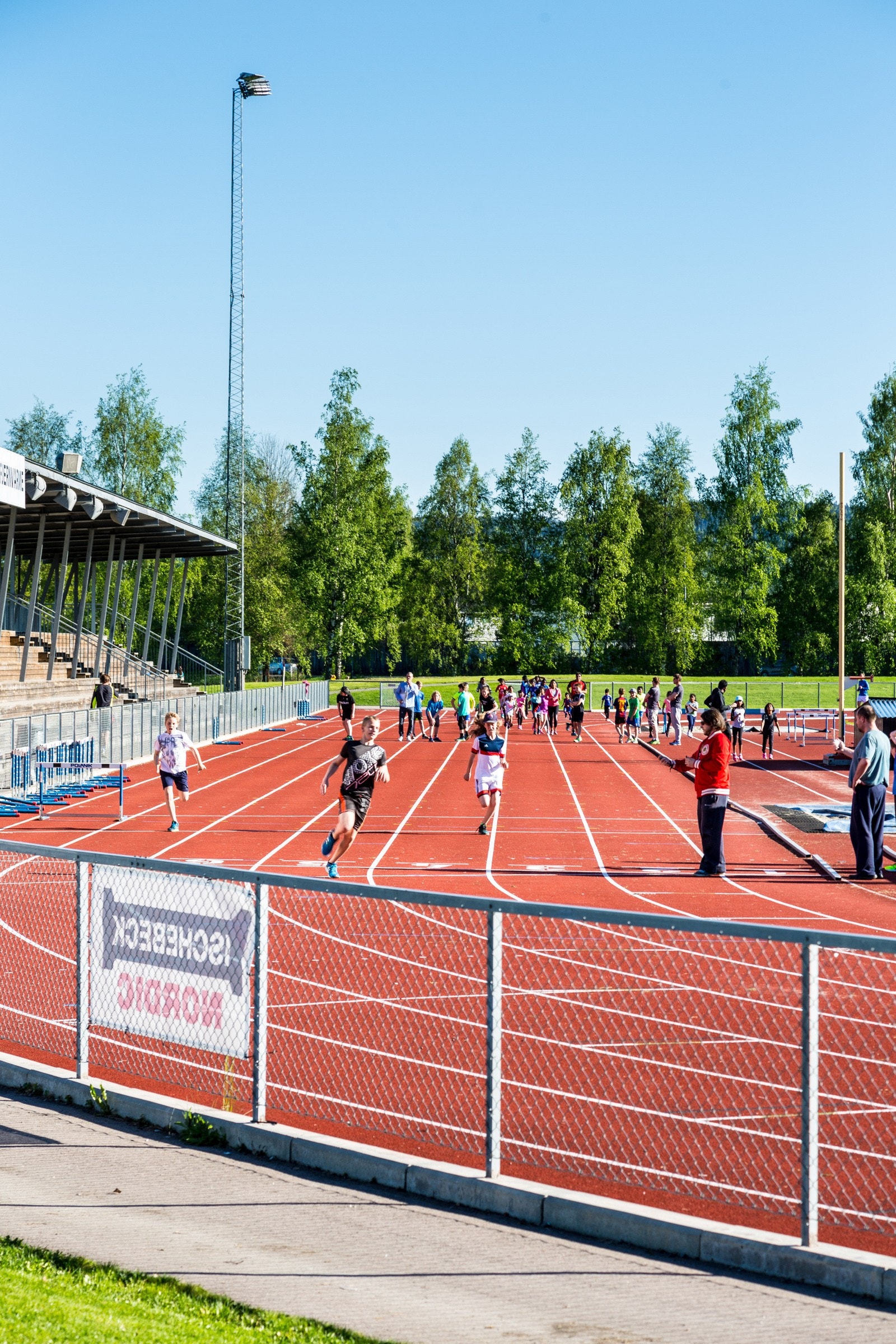 Lillestrøm byr på et mangfold av treningstilbud. Blant annet denne utendørs friidrettsbanen, Tufteparker, fotballbaner, treningssentere med mye mer. Galleribilde