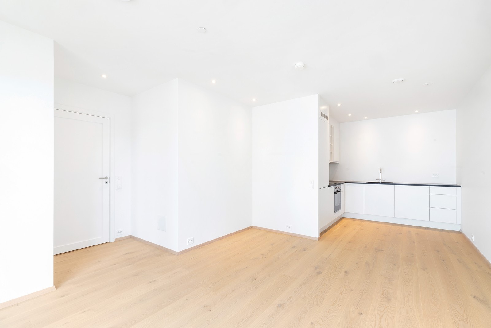 tue med åpen løsning mot kjøkken Galleribilde