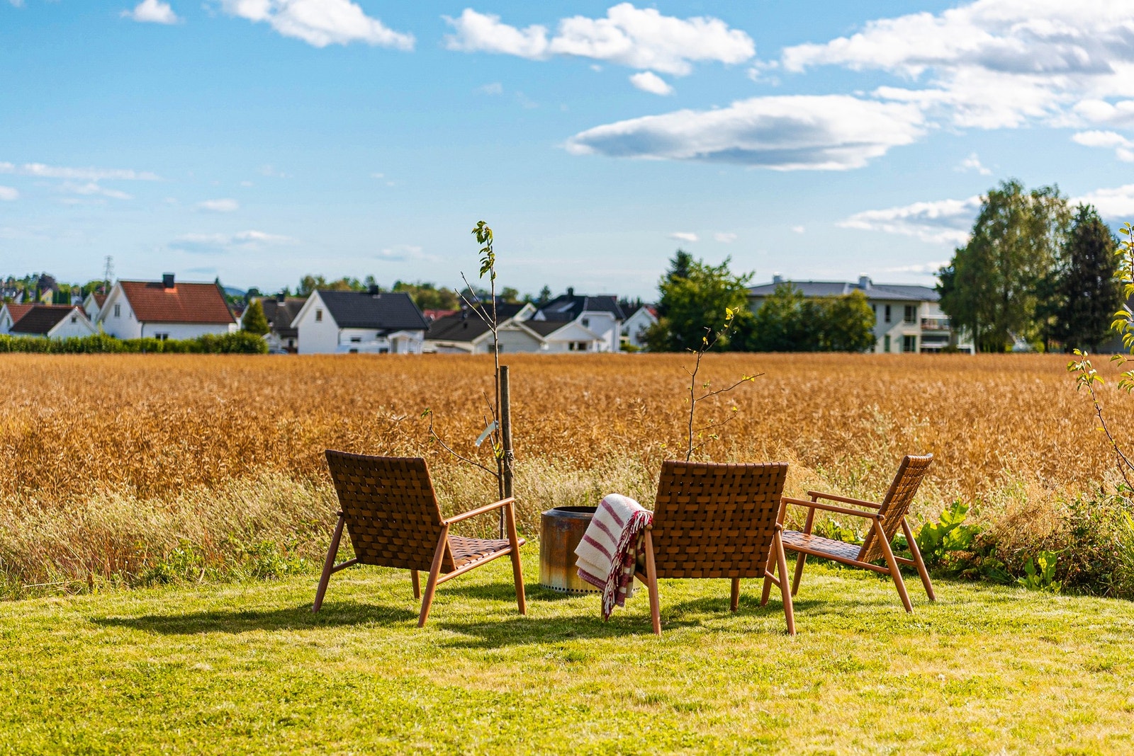 Her kan de minste benytte seg av flott uteområde og lekeapparater Galleribilde