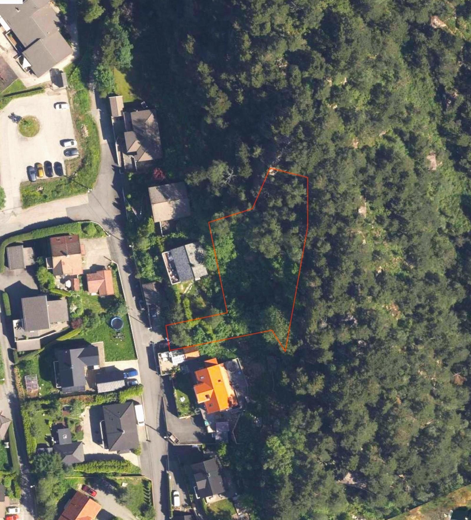 Tomten måler 1288 kvm. og er sentralt plassert i Fyllingsdalen. Galleribilde