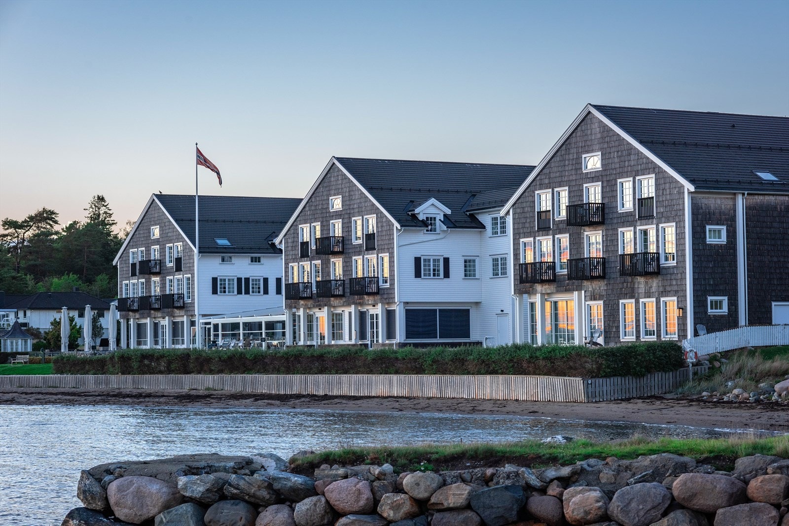 Populære Støtvig Hotel, med spa, restaurant og idyllisk beliggenhet ved sjøen, ligger ca. 700 meter fra eiendommen. Galleribilde