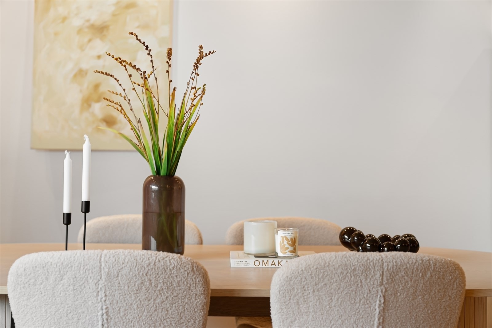 God plass til stort spisebord. Galleribilde