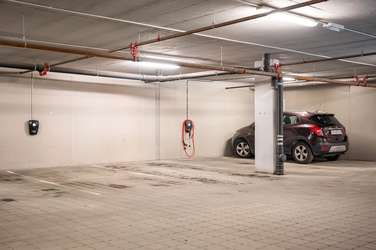 Fast plass i p-kjeller. Galleribilde