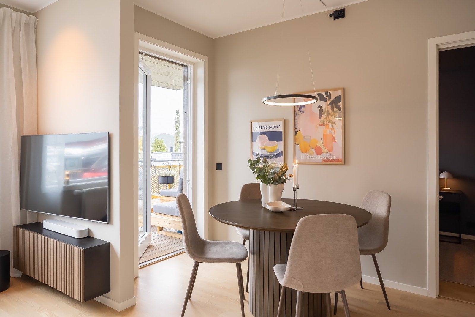 Leiligheten har fjernvarme og balansert ventilasjon. Galleribilde