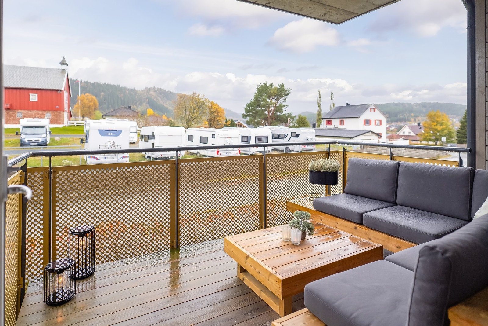 Romslig veranda på 9 kvm. Galleribilde