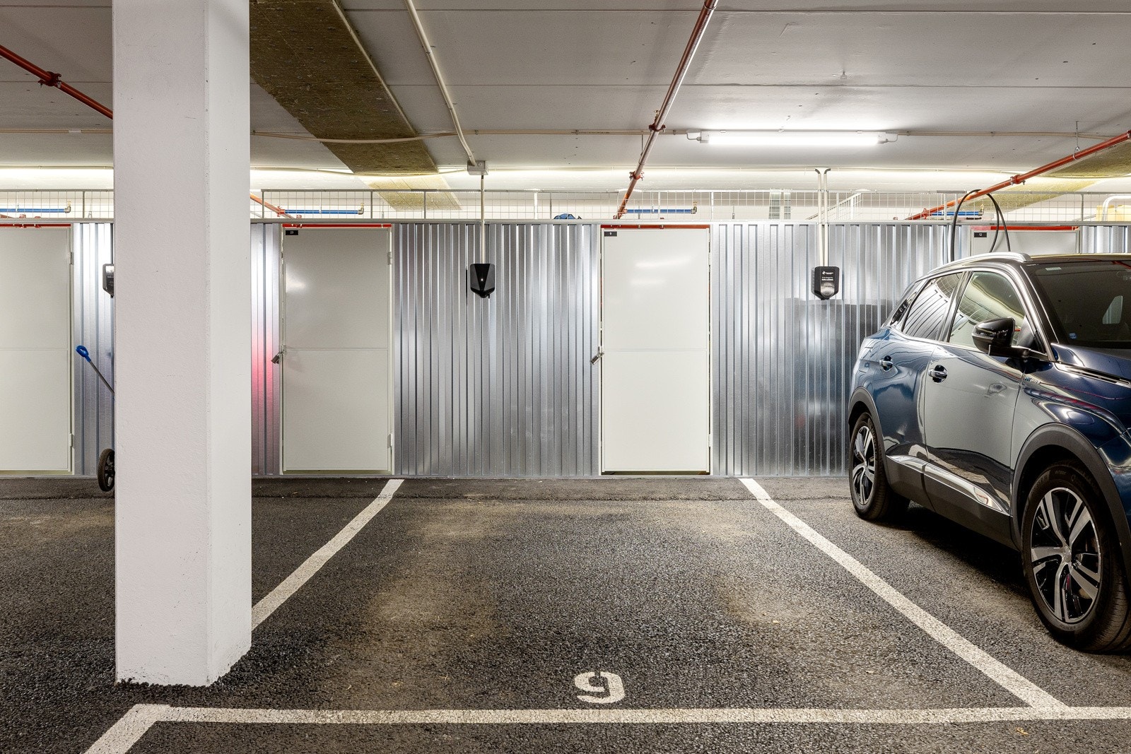 Parkeringsplasss i felles garasjeanlegg Galleribilde