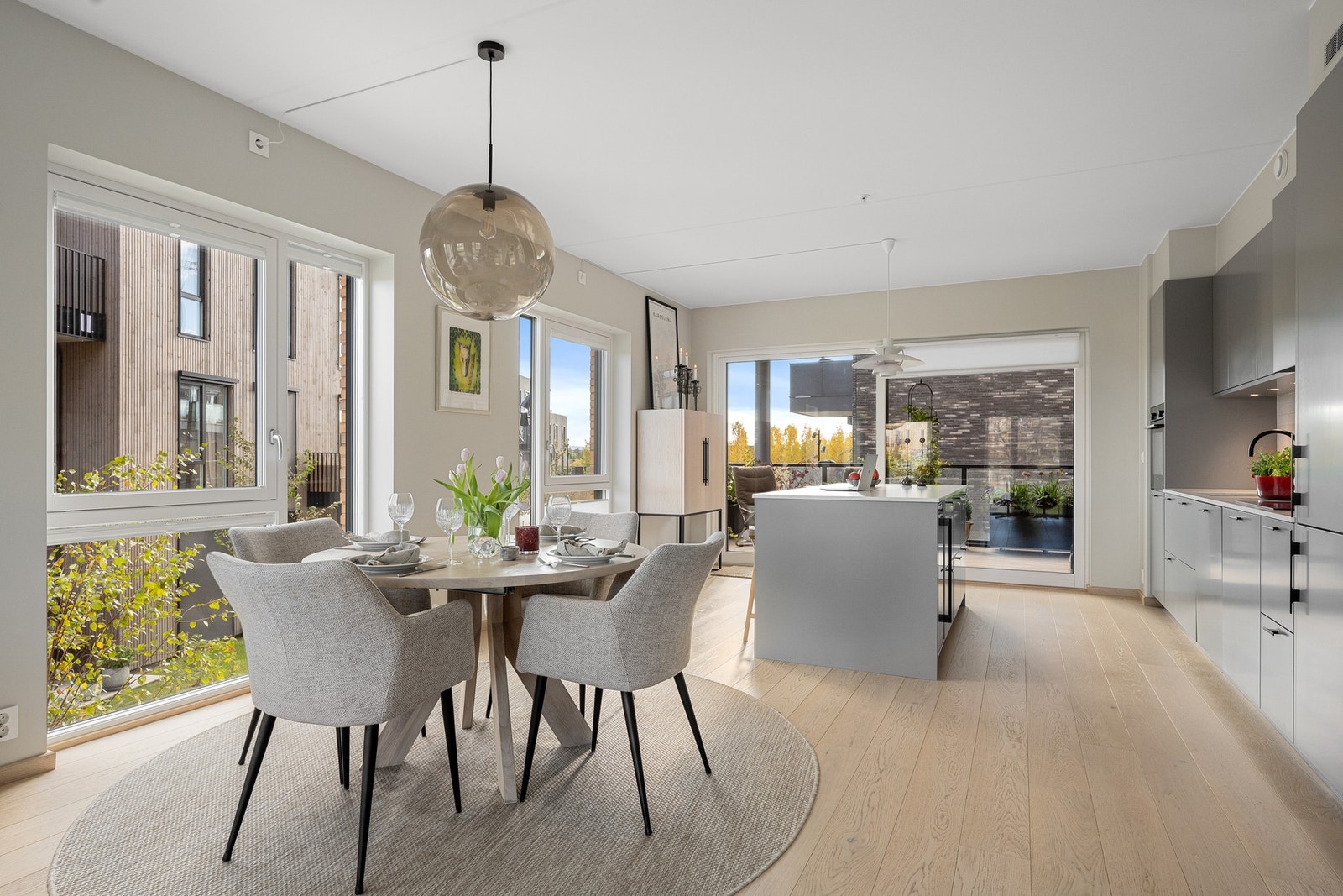 Gjennomgående lysforhold i boligens oppholdsrom Galleribilde