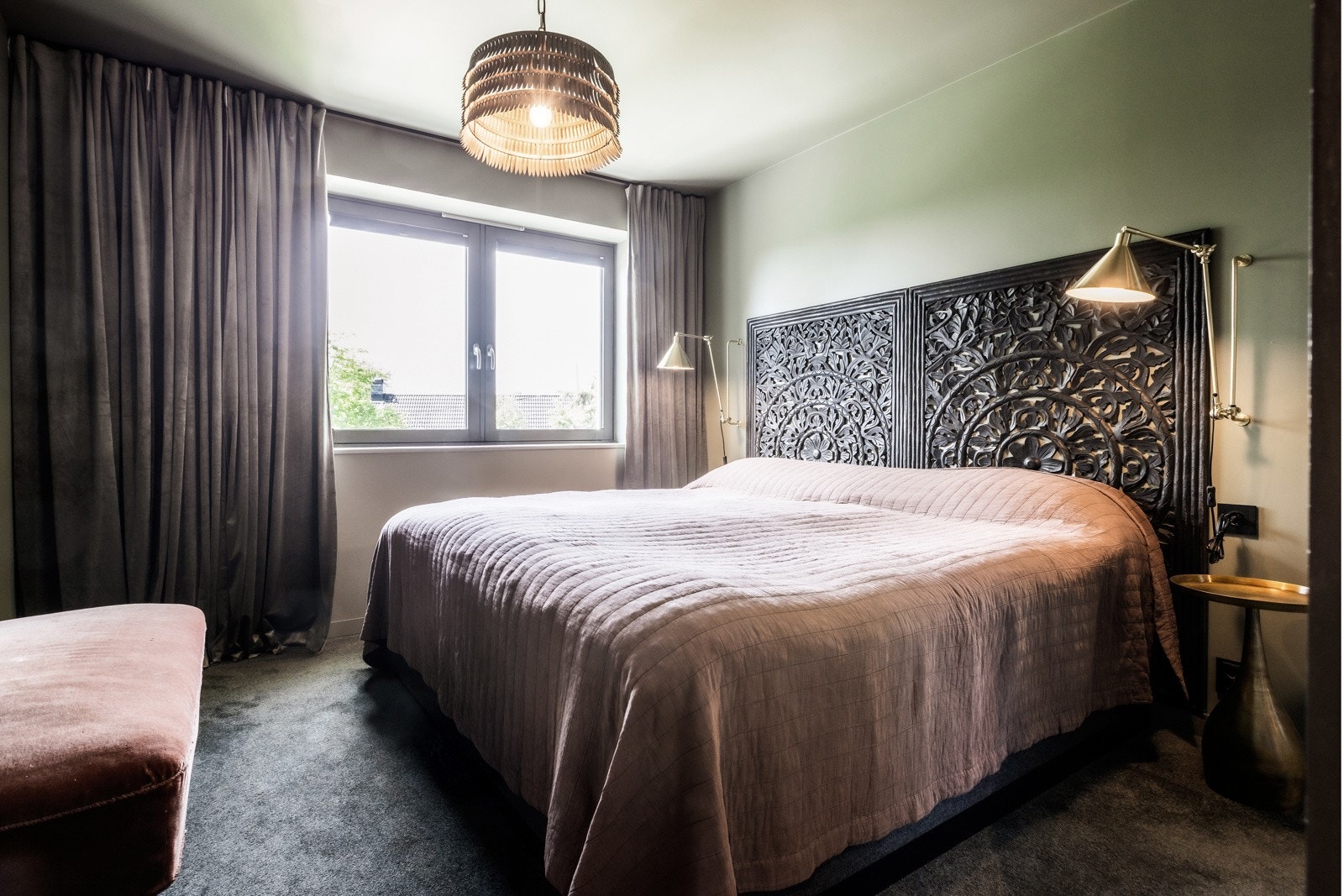 Boligens hovedplan har 4 gode soverom, hvorav hovedsoverommet har eget walk-in-closet