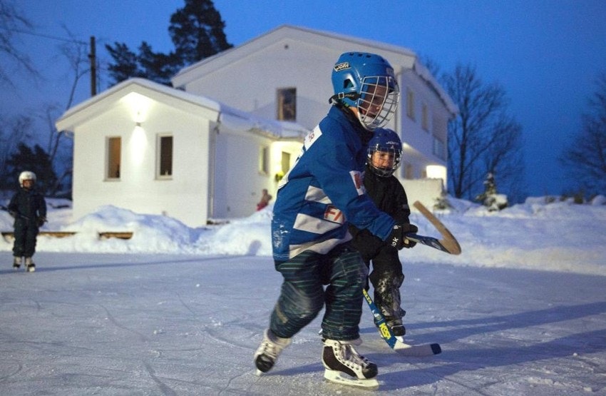 På vinterstid har du en egen privat skøytebane i hagen
