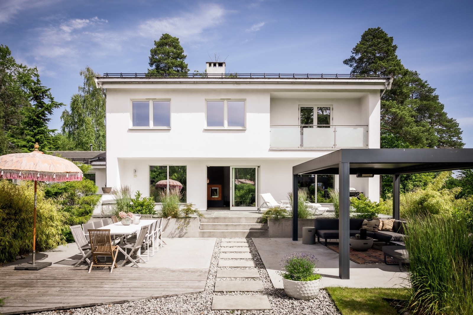 Denne eiendommen tilbyr alt du trenger for en komfortabel og luksuriøs livsstil.