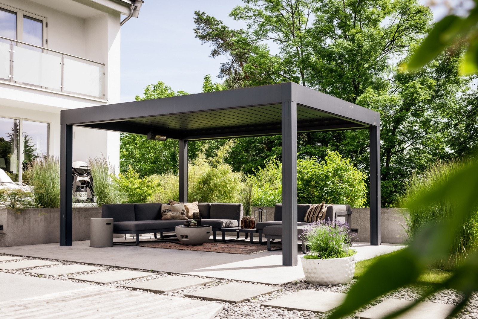 Pergola fra Renson på hele 4 x 5 m. med elektriske screens på tre sider