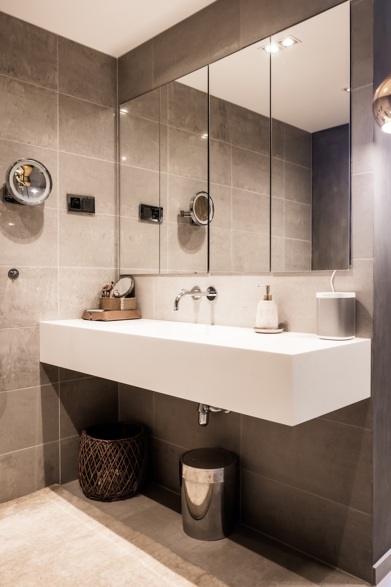 Baderom med dusj, dobbel servant og wc