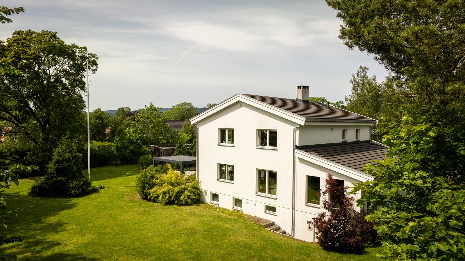 Eiendommen ligger skjermet og har lite innsyn