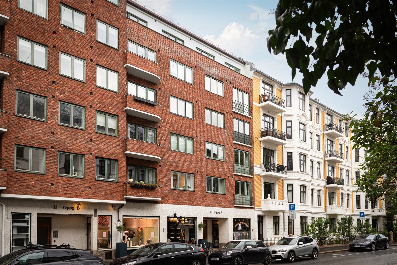 Området er preget av nydelig arkitektur og ligger like ved Uranienborgparken og Slottsparken. Galleribilde