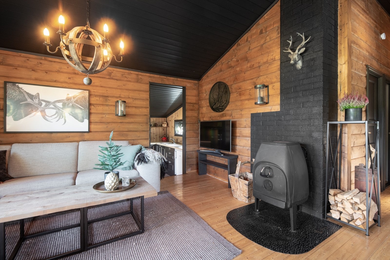 Ved siden av stuen ligger kjøkkenet. Galleribilde