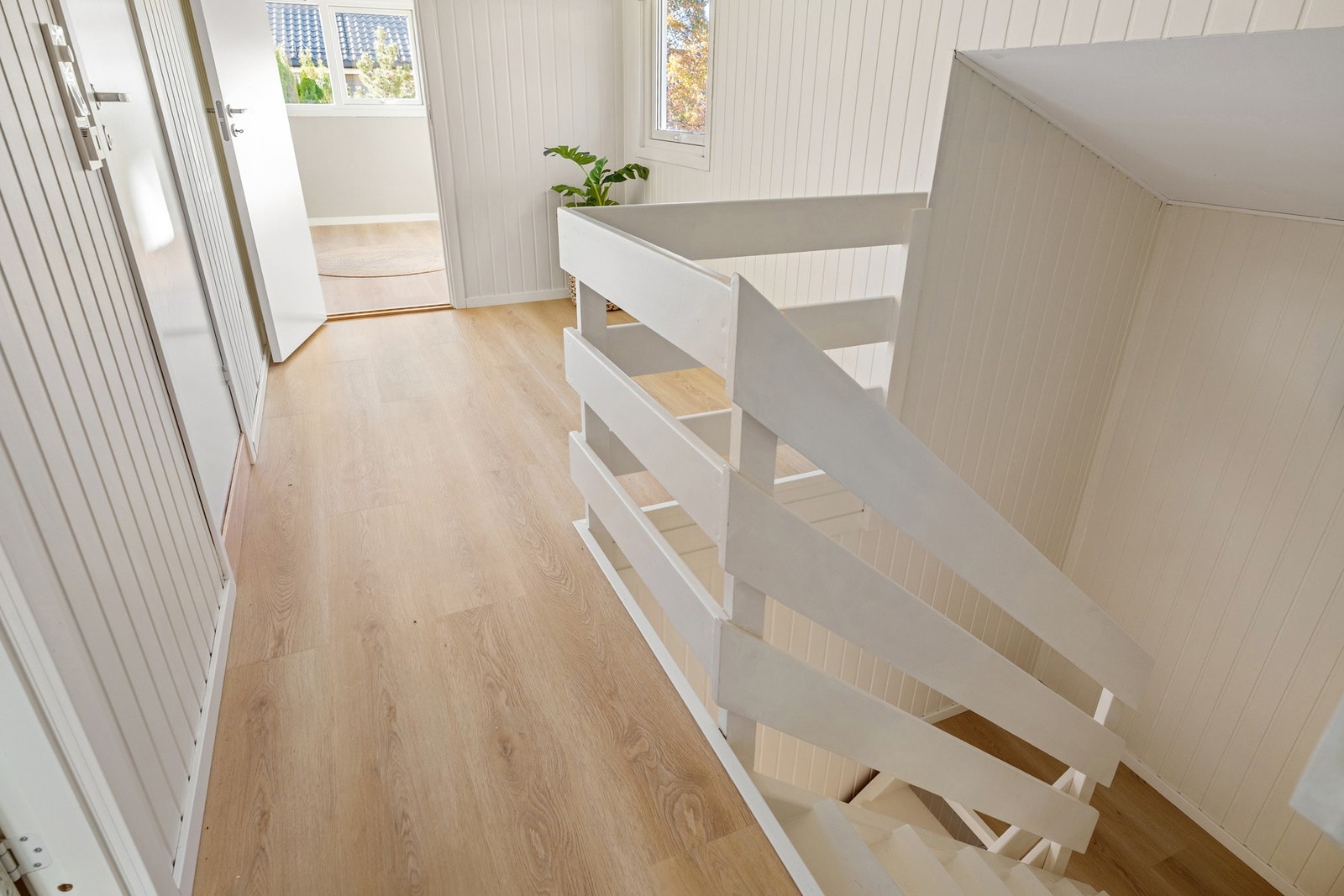 Her finnes boligens 3 soverom og bad, samt luke for oppbevaringsloft Galleribilde