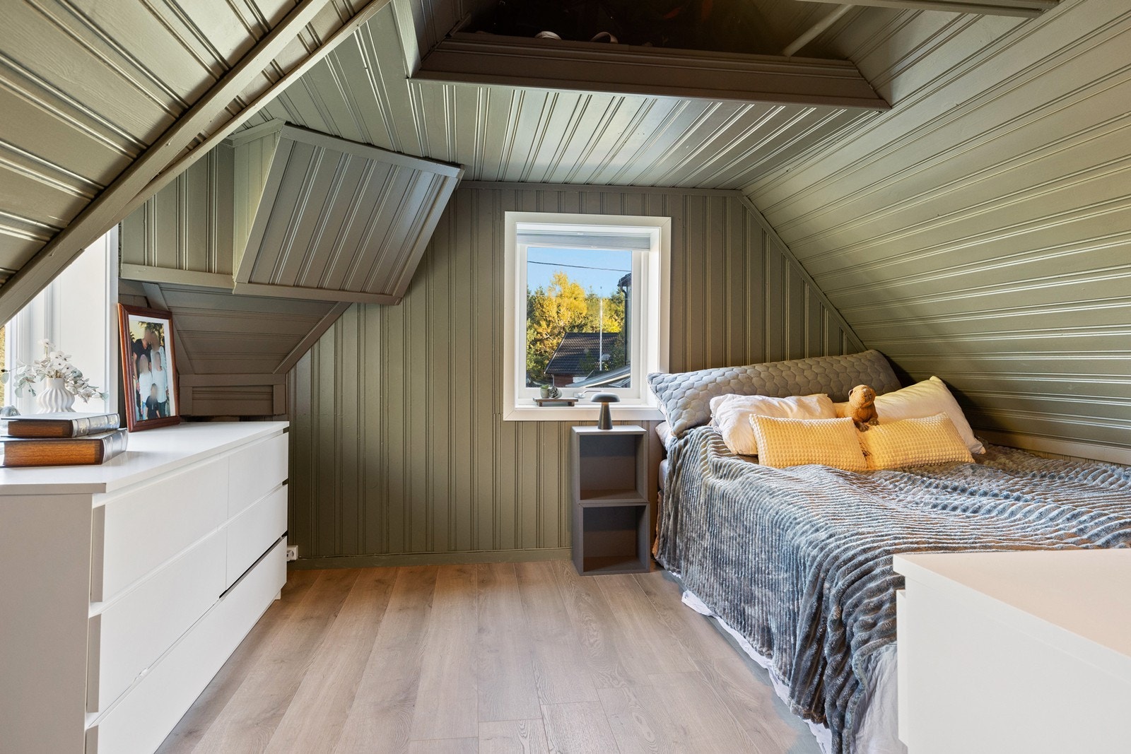 Soverom på loftet. Galleribilde