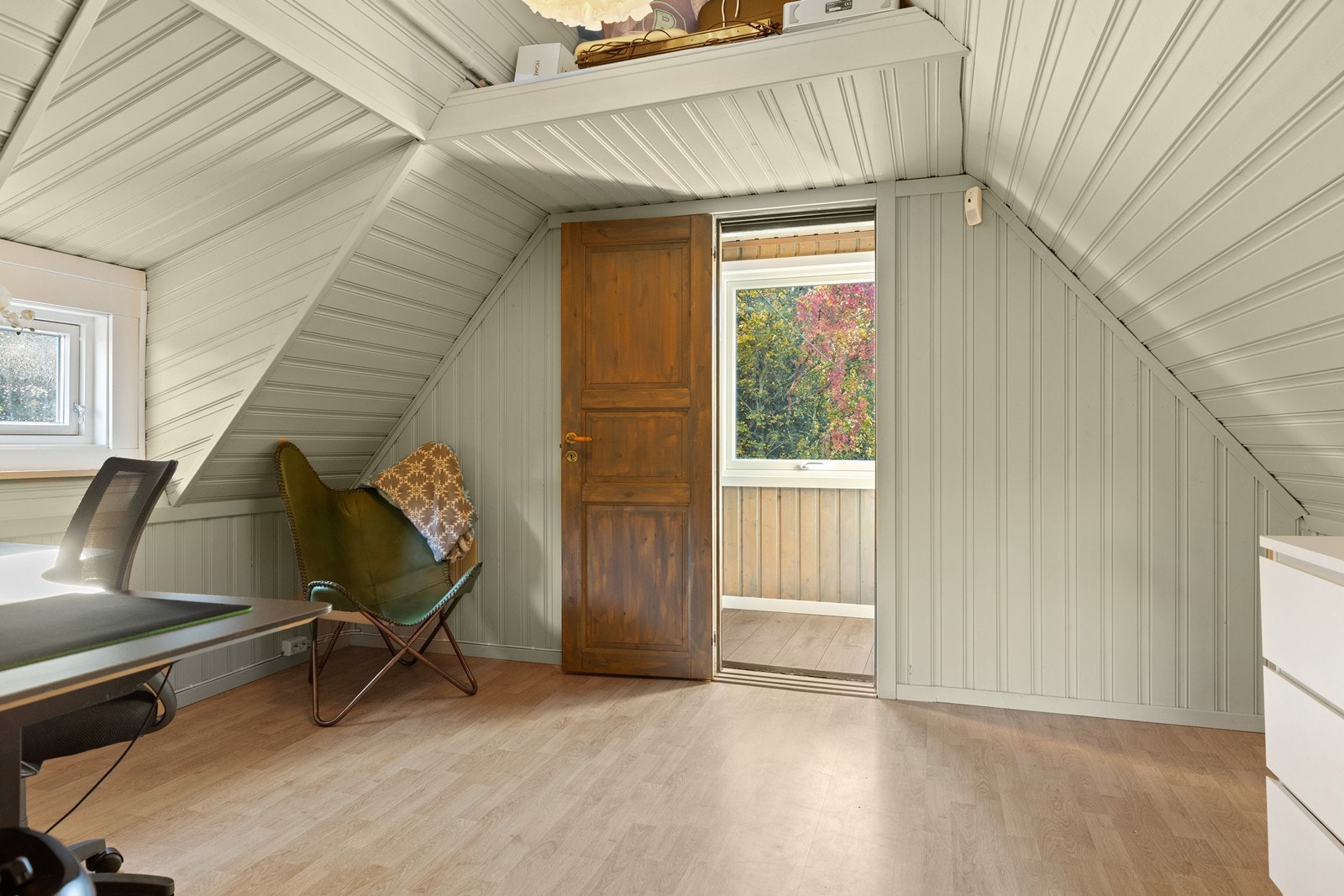 Loftet er innredet med soverom. Galleribilde