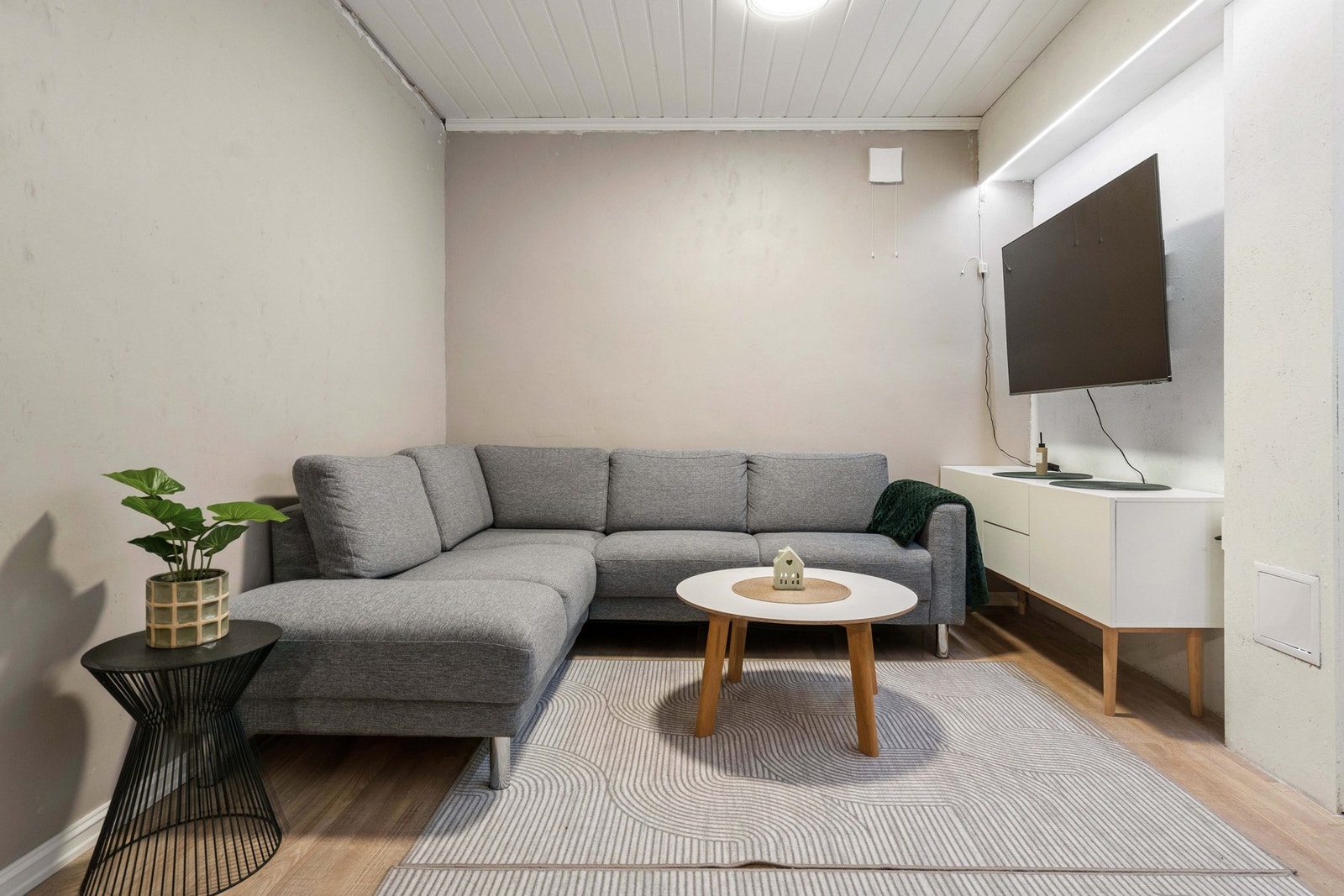 Bod. Rommet er ikke godkjent for varig opphold, se pkt. "Innhold" i salgsoppgave. Galleribilde