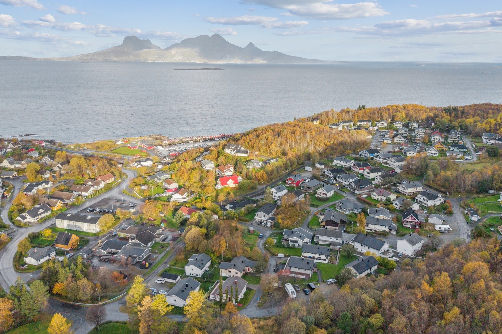 Nærområdet er naturskjønt og attraktivt, med et svært godt bomiljø for små og store familier. Galleribilde