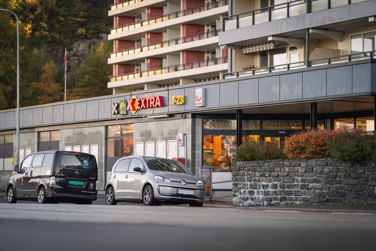 - Fra leiligheten er det 6 minutters gange til Coop Extra, og 5 minutter gange til pizzeria - Galleribilde