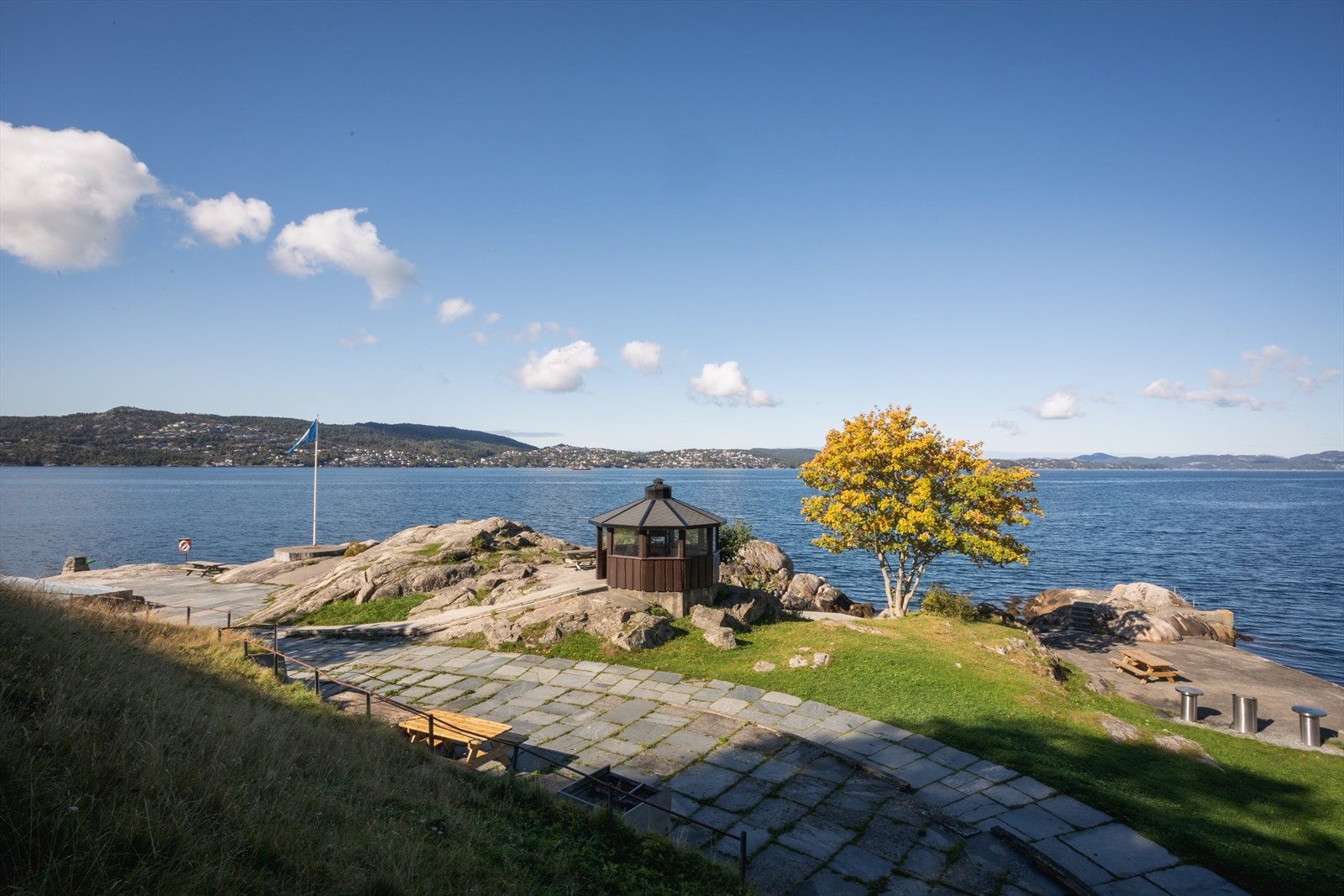 - Like i nærheten finner du også den populære badeplassen Helleneset, som er et av byens mest brukte badeområder om sommeren - Galleribilde