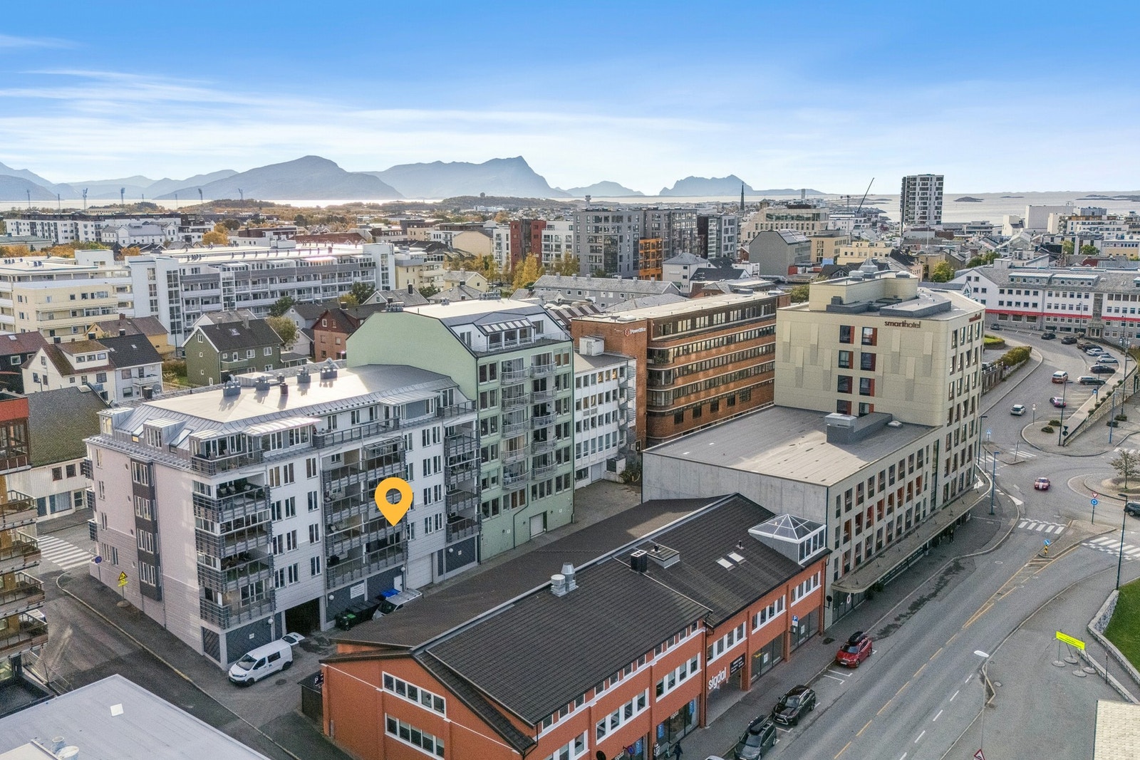 2 gjesteparkeringer i tillegg til gateparkering etter gjeldende regler. Galleribilde