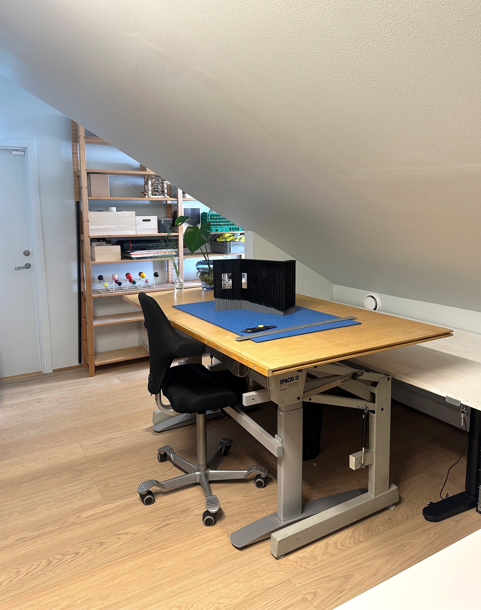 Romslig modellrom med utsyr Galleribilde