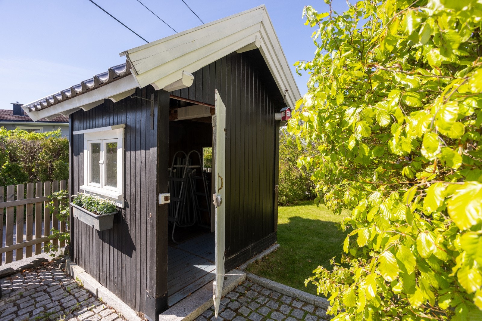 Bod i hagen, perfekt for hageutstyr Galleribilde