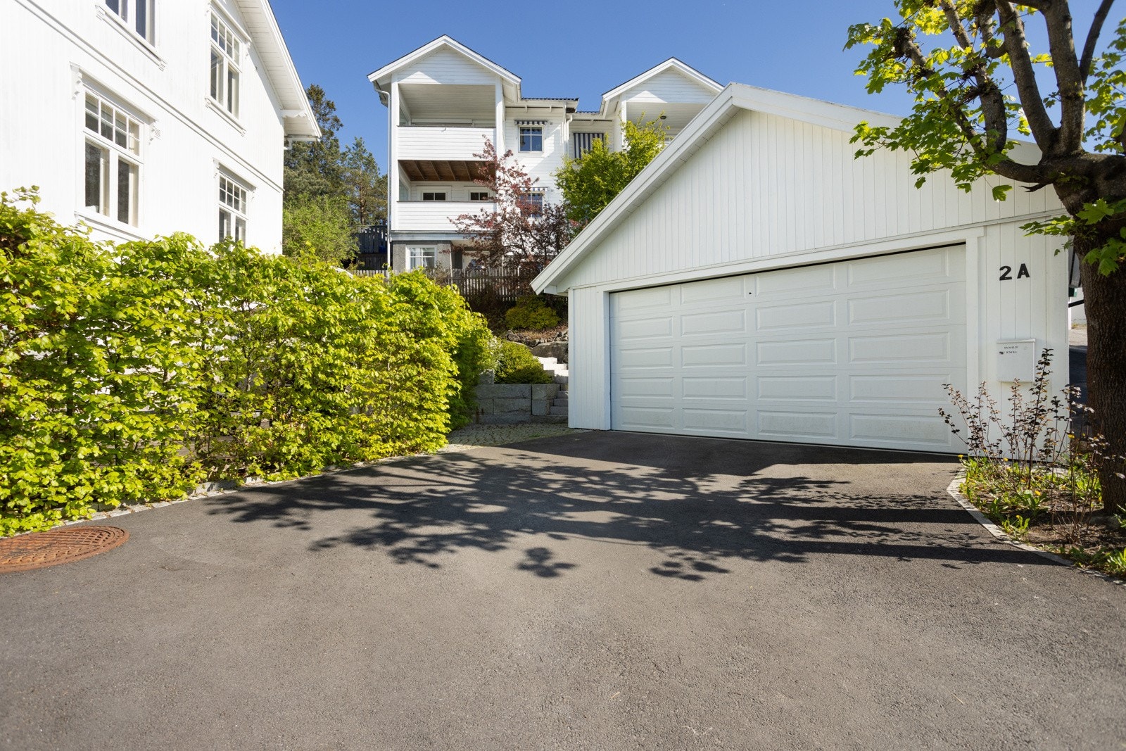 Tilhørende boligen er en garasje fra 2017 Galleribilde