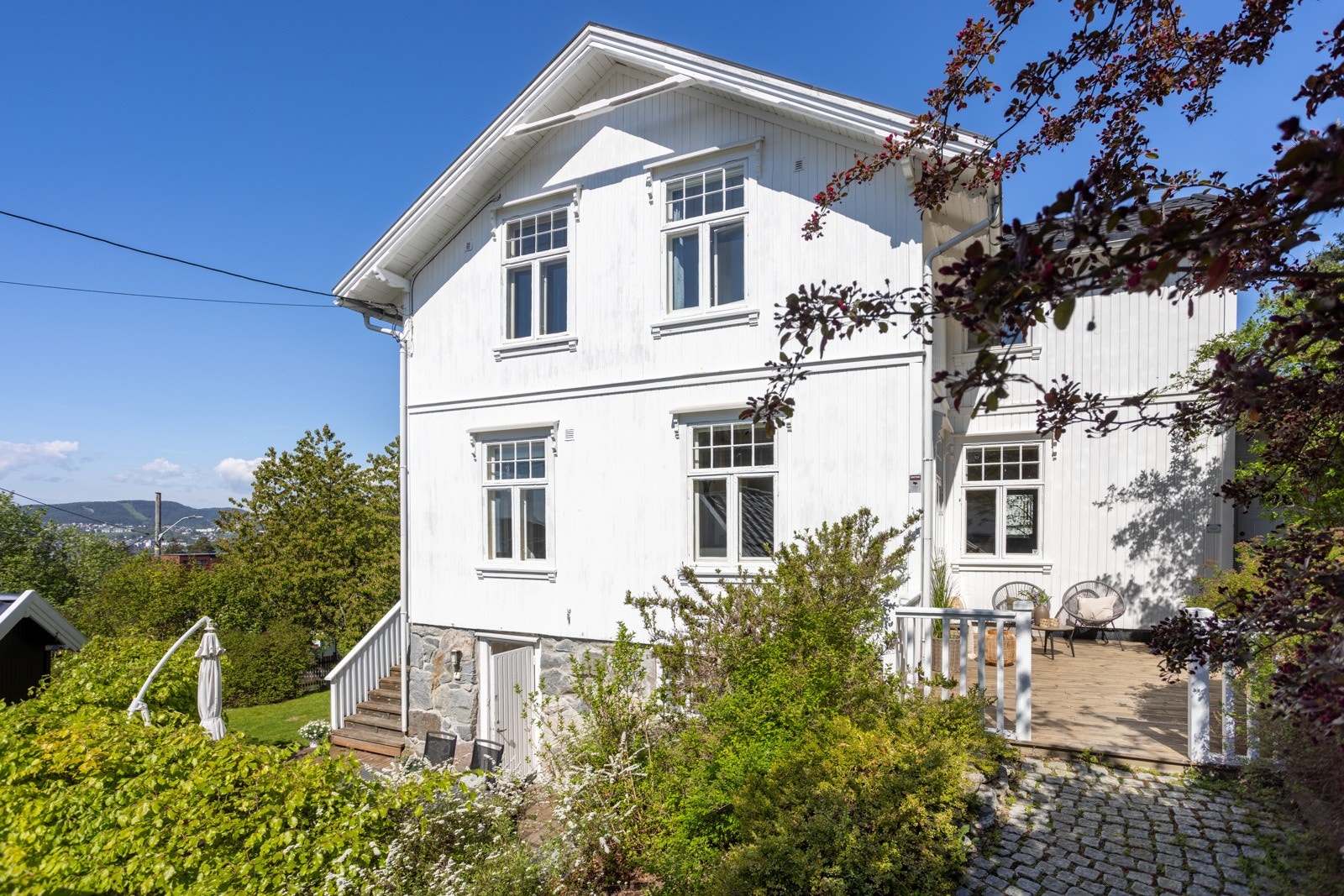Klassisk gammel sveitservilla i populært og barnevennlig område - Trasop skole. Galleribilde