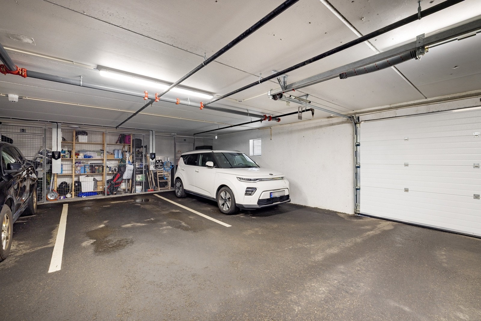 Med leiligheten følger 2 parkeringsplasser i garasjeanlegget Galleribilde