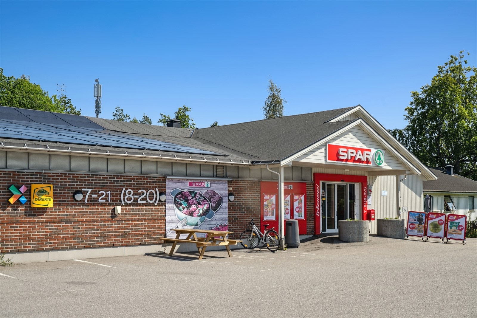 Nærmeste dagligvarebutikk er Spar Brekkeåsen og ligger i underkant av 500 meter fra boligen. Galleribilde