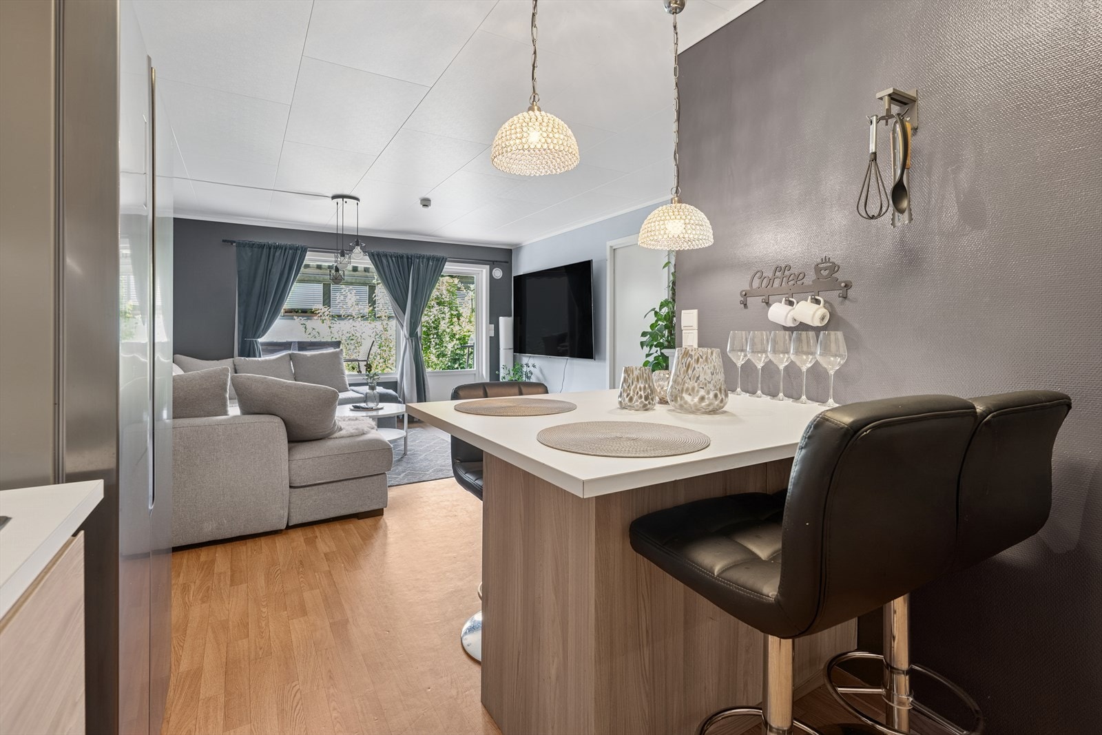 Her kan man lage mat og samtidig være sosial med gjester. Galleribilde