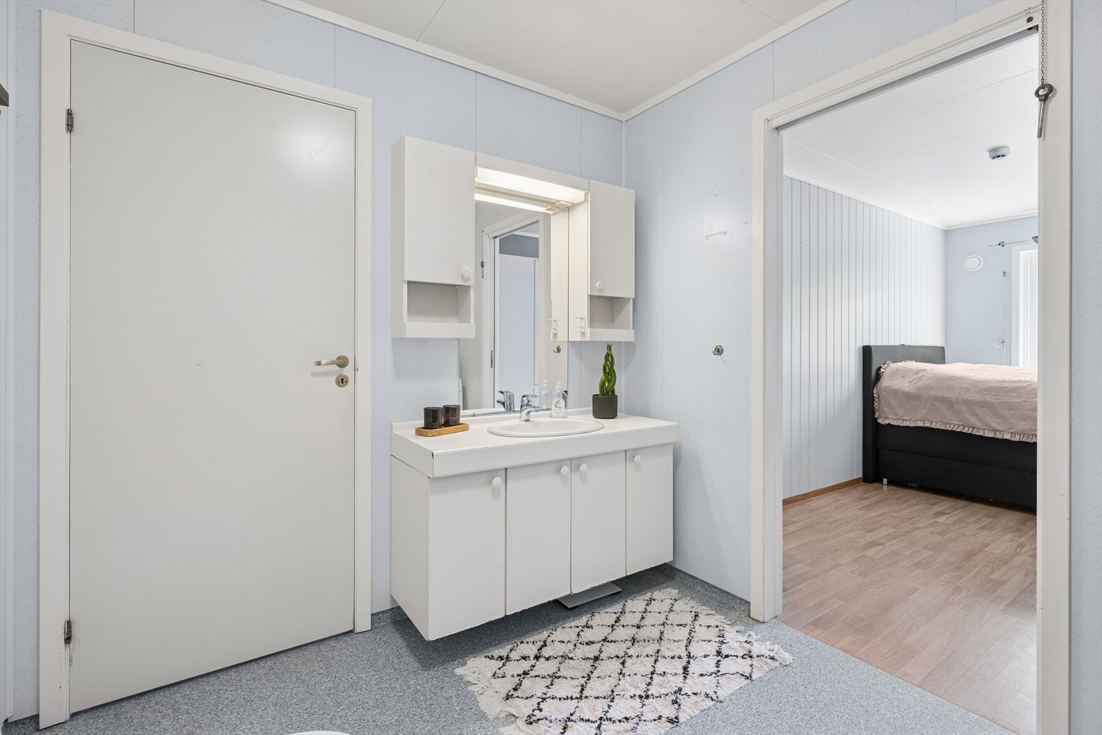 Det er lagt til rette for vaskemaskin, noe som gir en praktisk løsning for hverdagen. Galleribilde