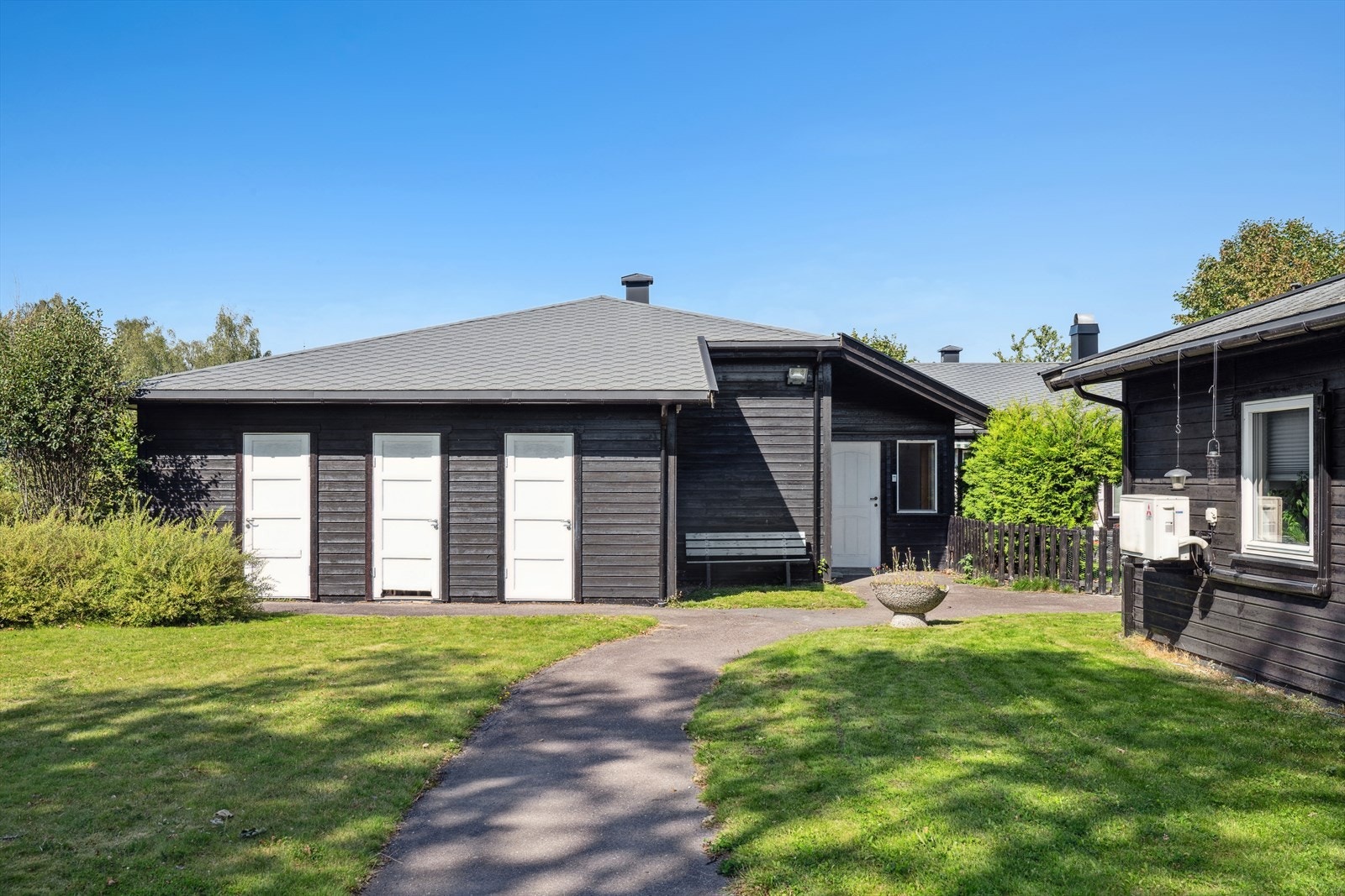 Leiligheten disponerer den midterste boden, like ved inngangspartiet. Galleribilde