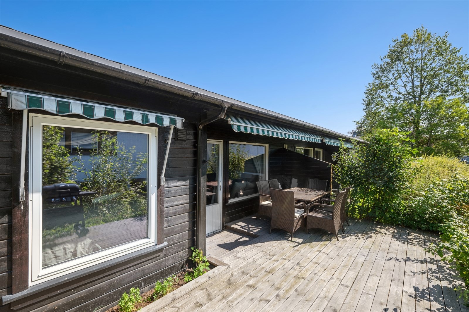 Leiligheten har fin og stor terrasse mot vest. Galleribilde