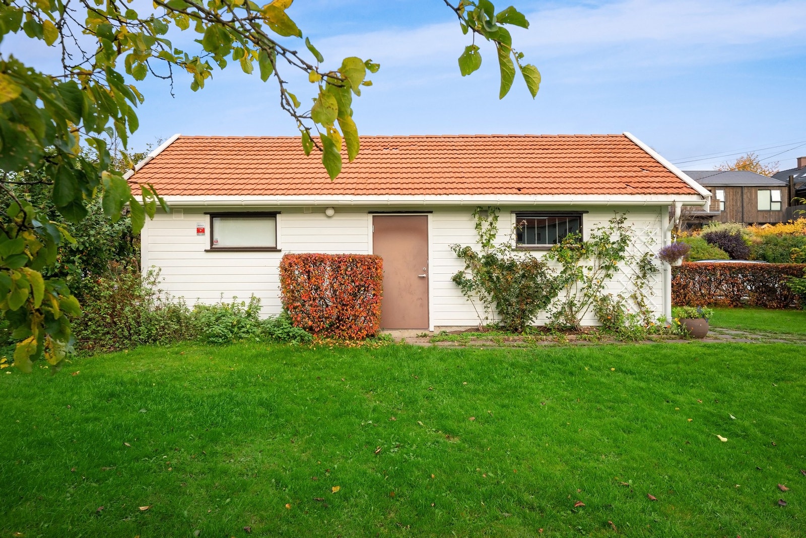 Felles redskapsbod, sykkelbod og smørebod til disposisjon for beboerne. Galleribilde