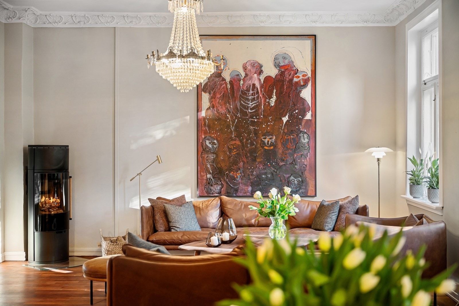 Leiligheten varmes opp av elektriske panelovner og peis. Galleribilde