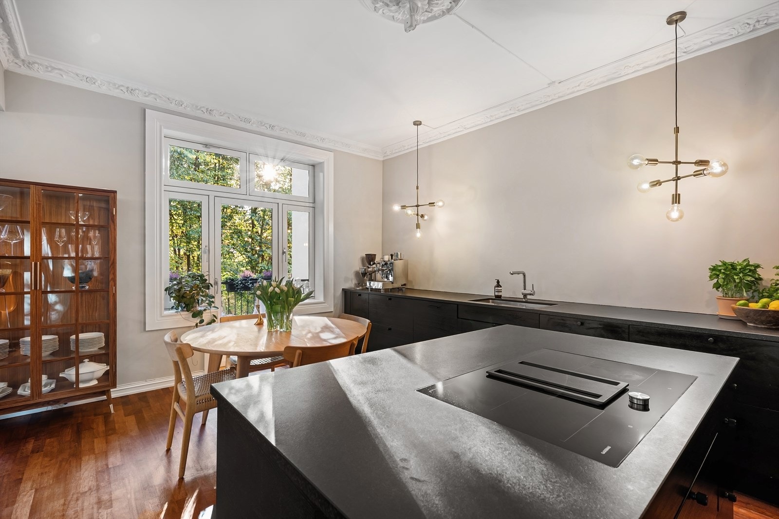 Svært god benke- og skapplass. Galleribilde